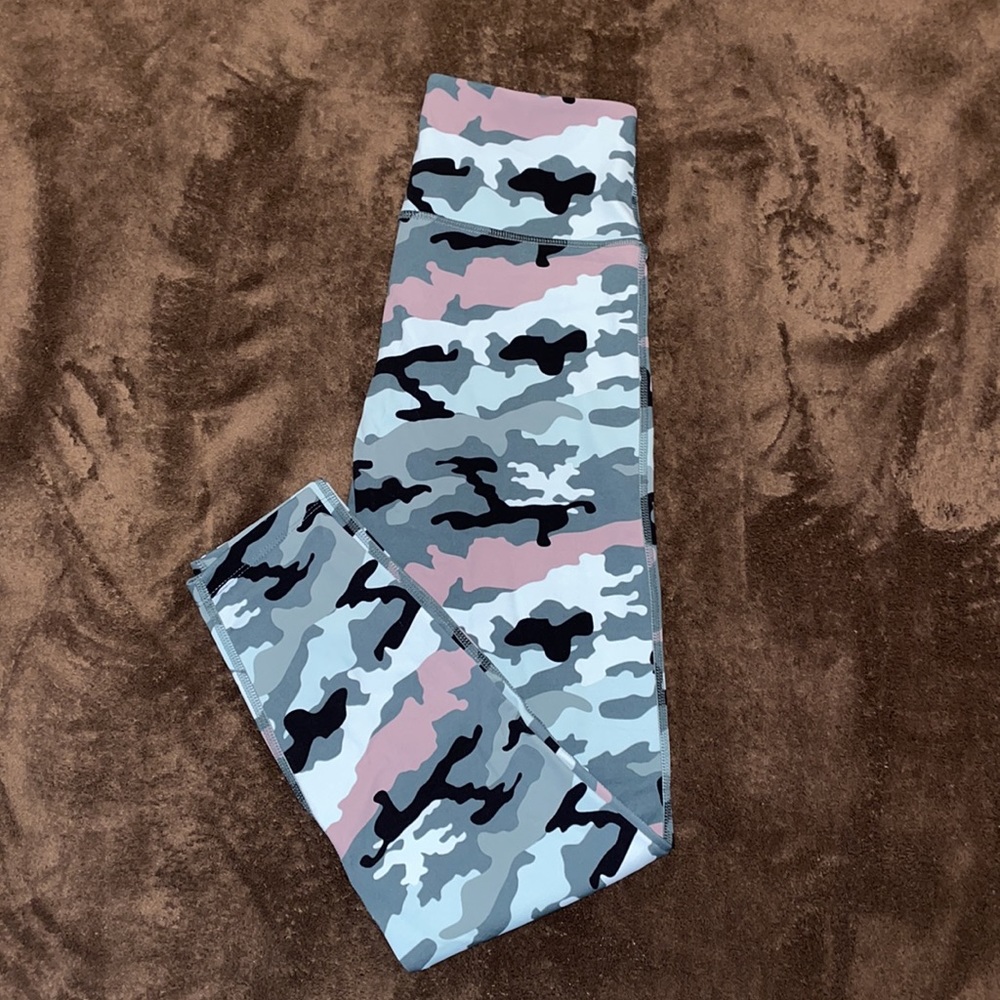 Crisscross Camo Leggings